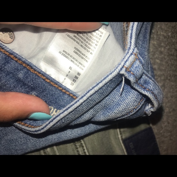 Size 6 American Eagle High Waisted Shorts - Picture 3 of 3